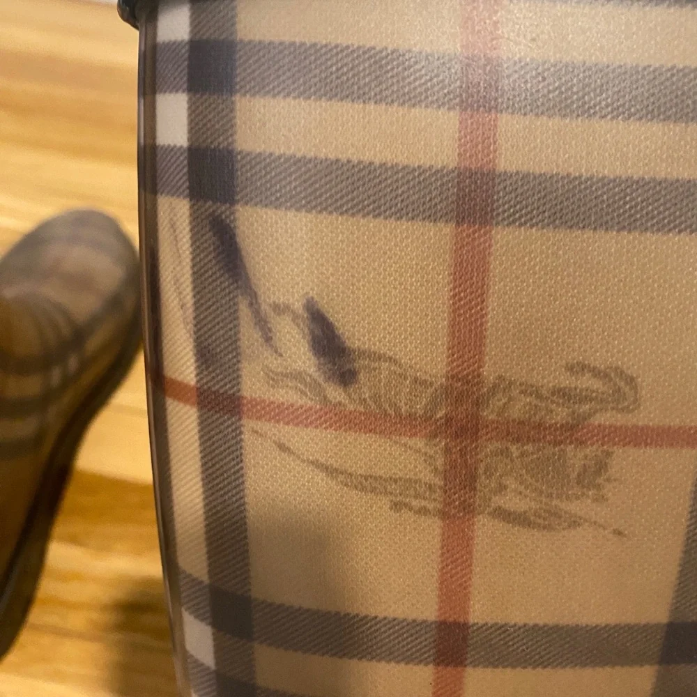 Women’s Burberry rain boots. - Picture 3 of 3